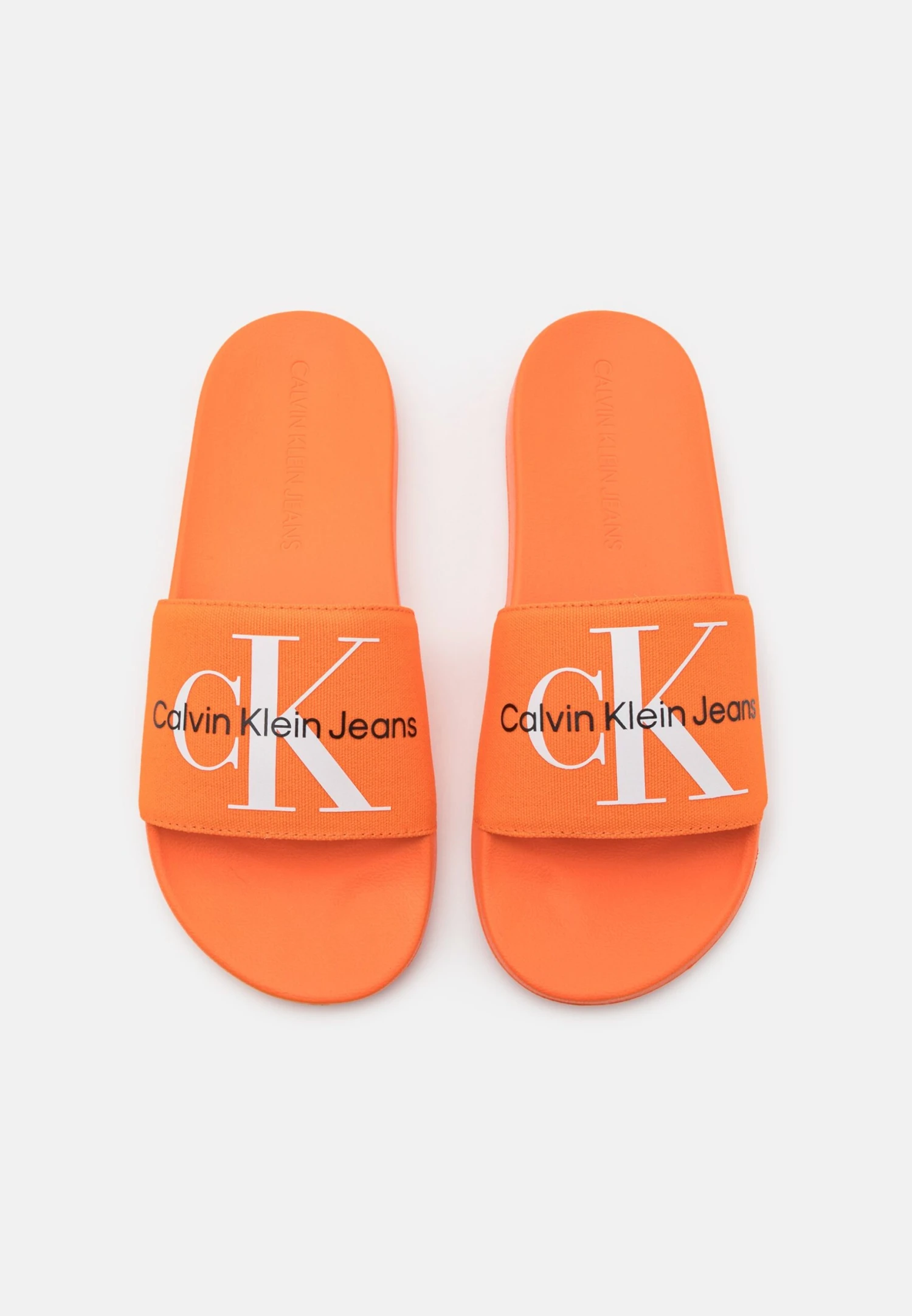 Calvin Klein Jeans Slide Monogram- Sandalias Planas - Firecracker 6 Calvin Klein Jeans Slide Monogram- Sandalias Planas - Firecracker - Imagen 4