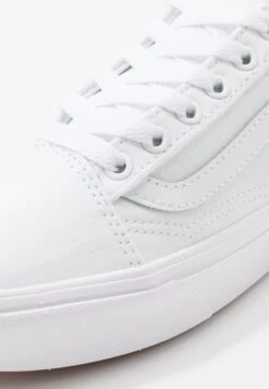 Vans Ua Comfycush Old Skool - Zapatillas - True White -Toni Pons Ventas 71360830b7634f66af566fc088cb26eb