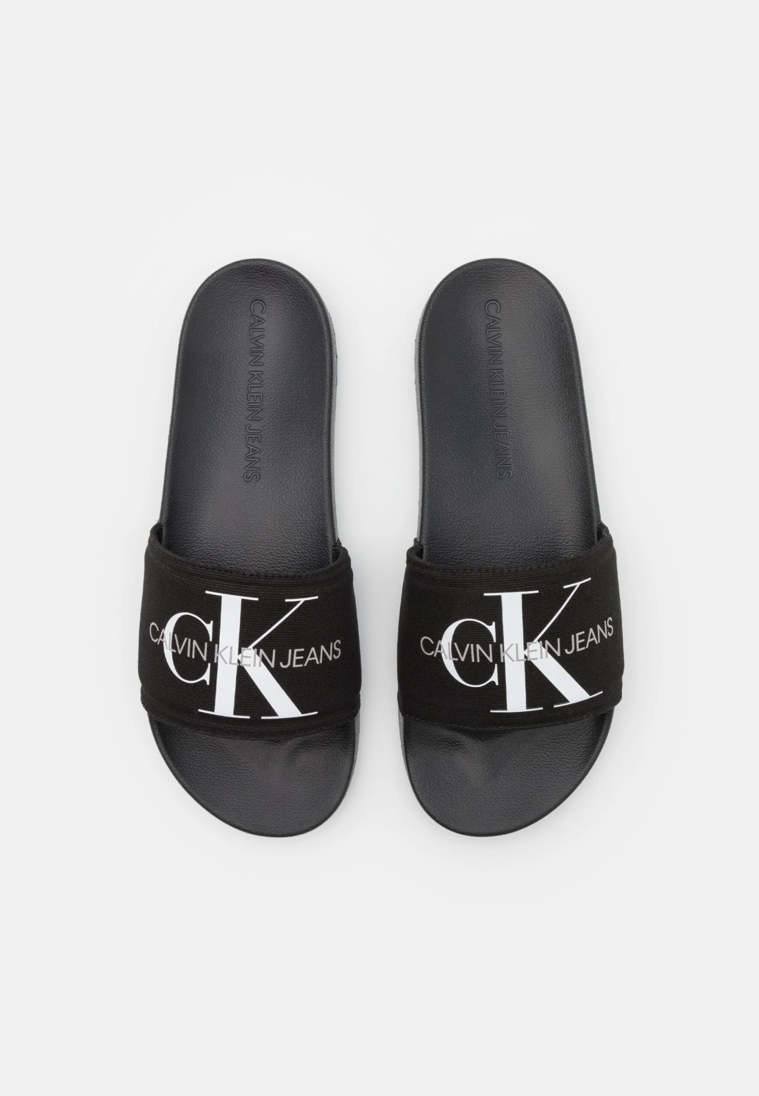Calvin Klein Jeans Slide Monogram- Sandalias Planas - Black 6 Calvin Klein Jeans Slide Monogram- Sandalias Planas - Black - Imagen 4