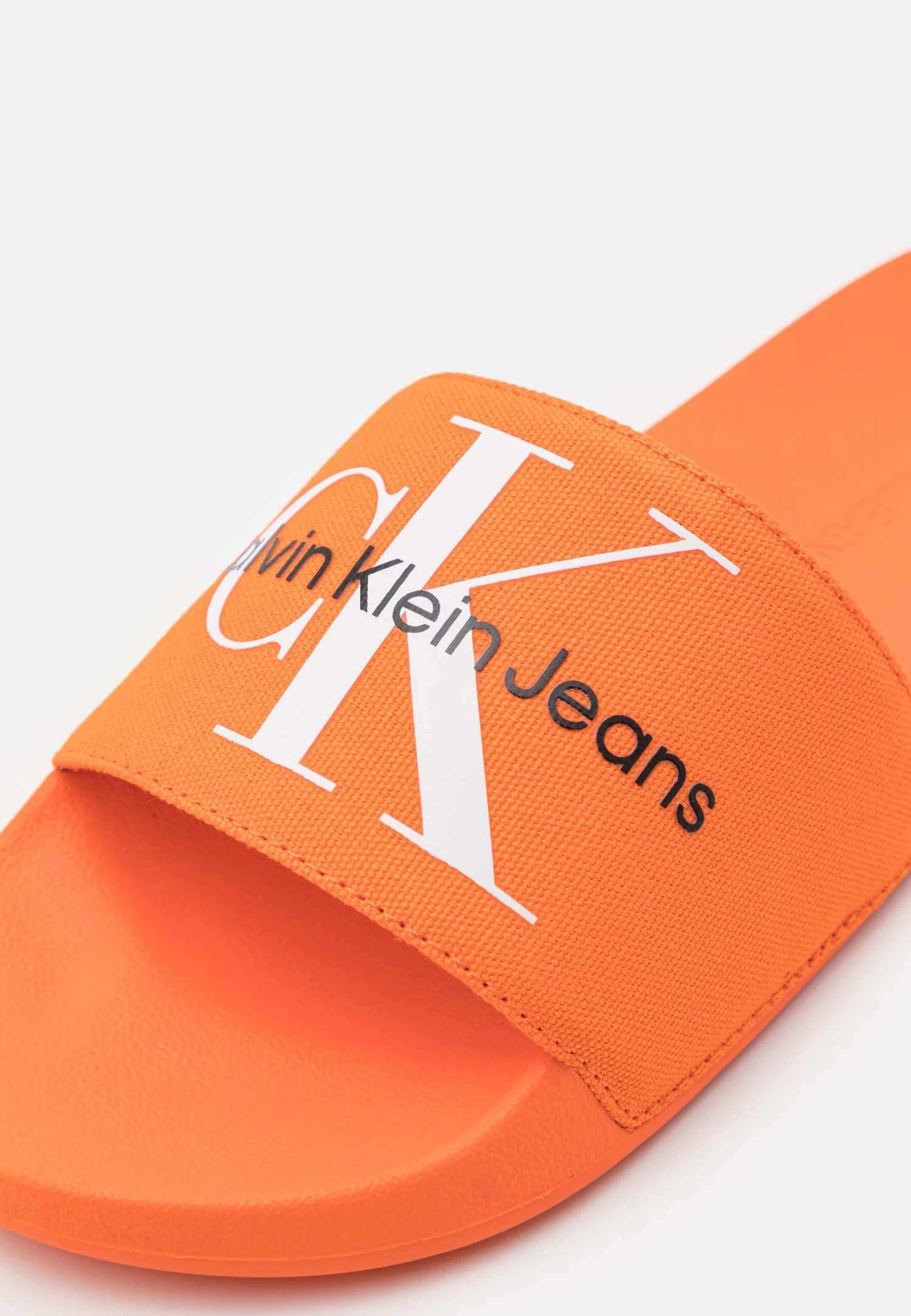 Calvin Klein Jeans Slide Monogram- Sandalias Planas - Firecracker 8 Calvin Klein Jeans Slide Monogram- Sandalias Planas - Firecracker - Imagen 6