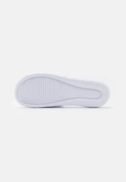 Nike Sportswear Victori One Slide - Sandalias Planas - White/Black 12 Nike Sportswear Victori One Slide - Sandalias Planas - White/Black -Toni Pons Ventas f4f74ca616a342faad2753fad6744181